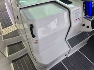 Sea Ray Sundancer 320 Outboard 24 2026 Sea Ray Sundancer 320 Outboard 25