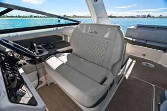 Sea Ray 310 SLX OB 24 2023 Sea Ray 310 SLX OB 25