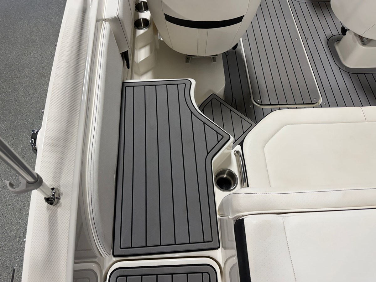 2021 Sea Ray SPX 190 22
