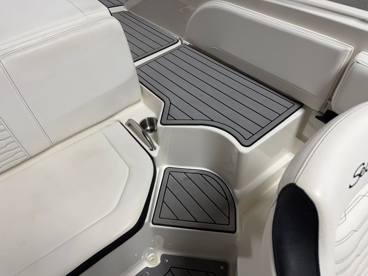 2021 Sea Ray SPX 190 23