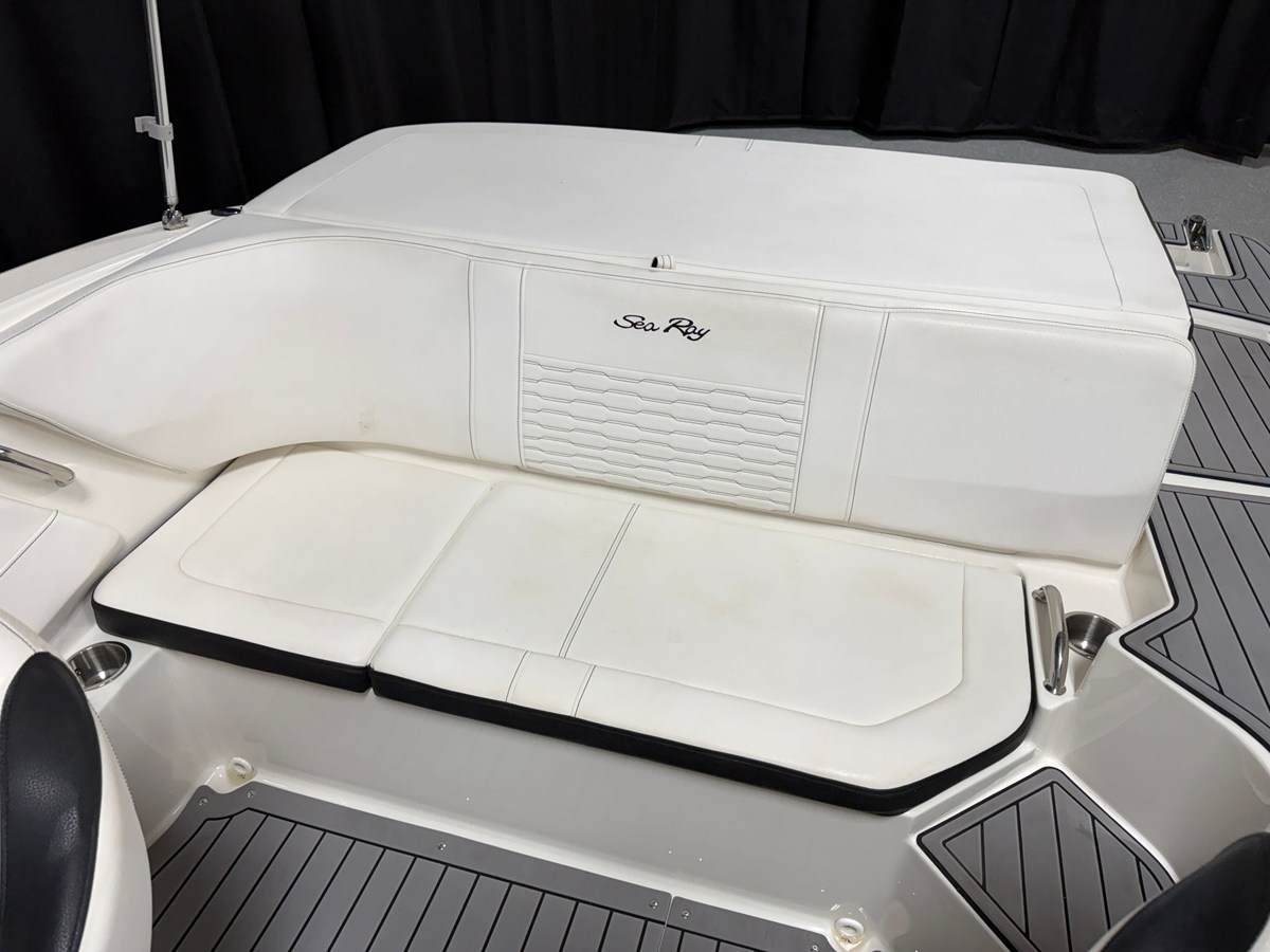 2021 Sea Ray SPX 190 24