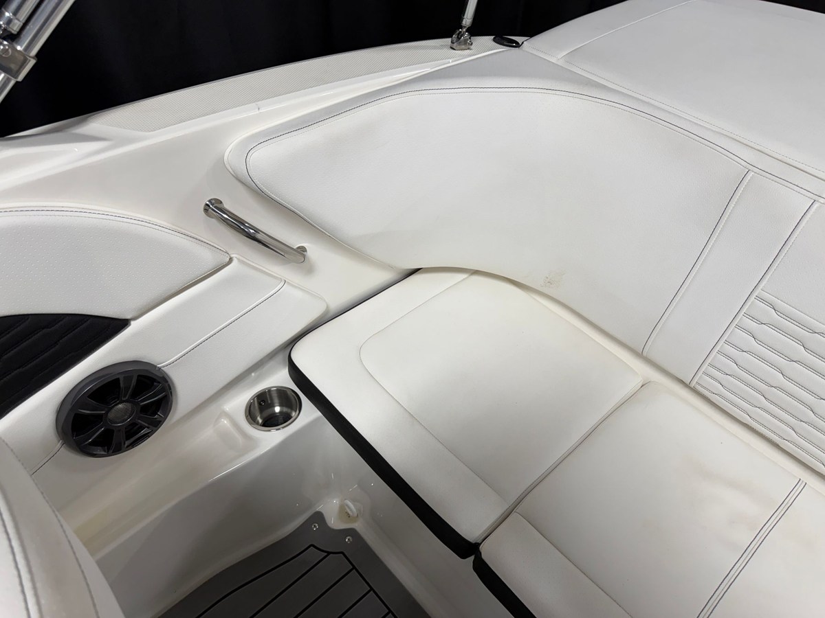 2021 Sea Ray SPX 190 27
