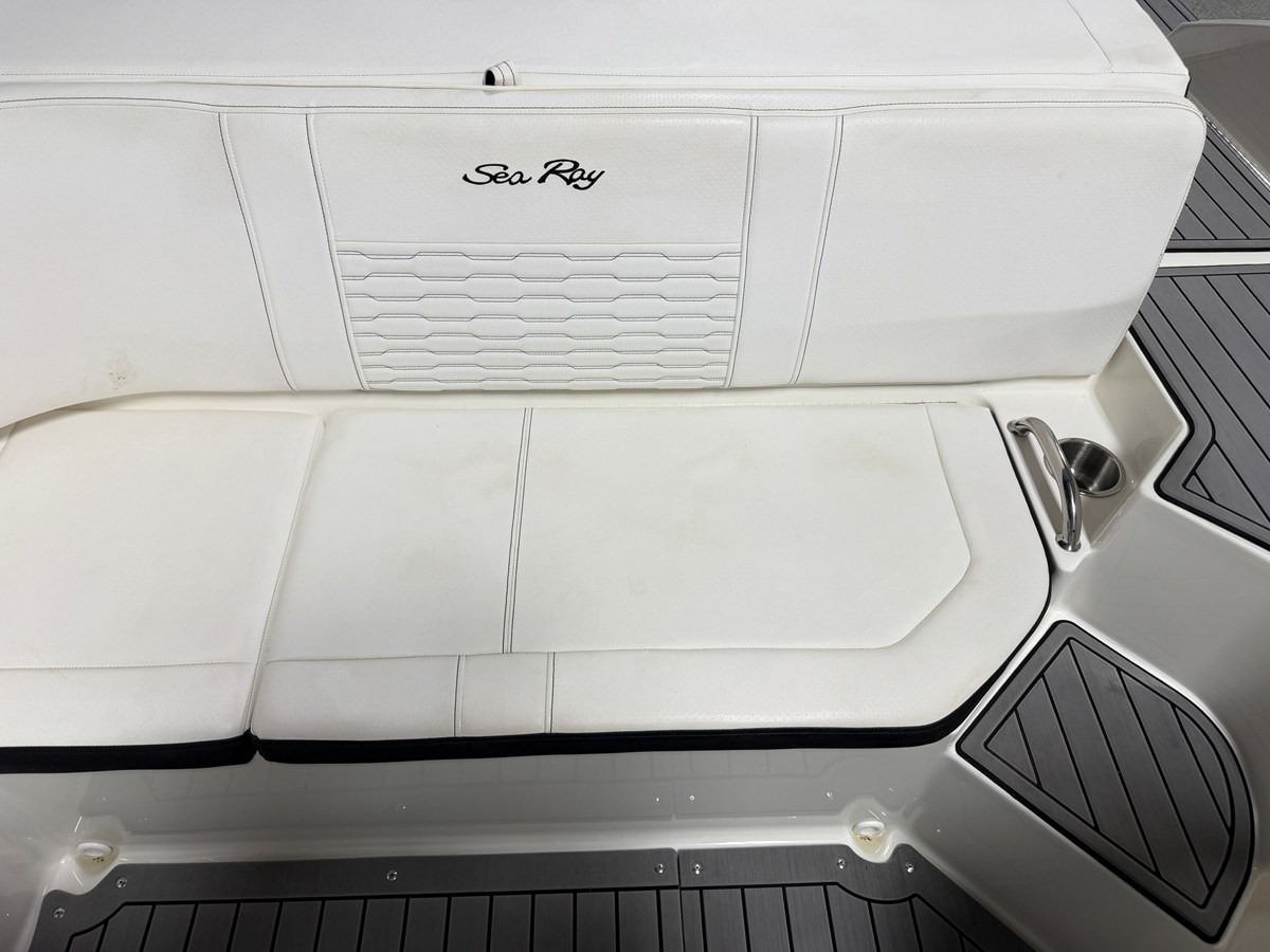 2021 Sea Ray SPX 190 31