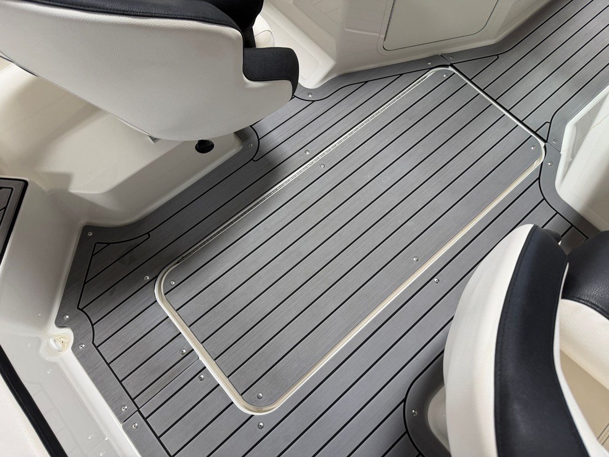 2021 Sea Ray SPX 190 33