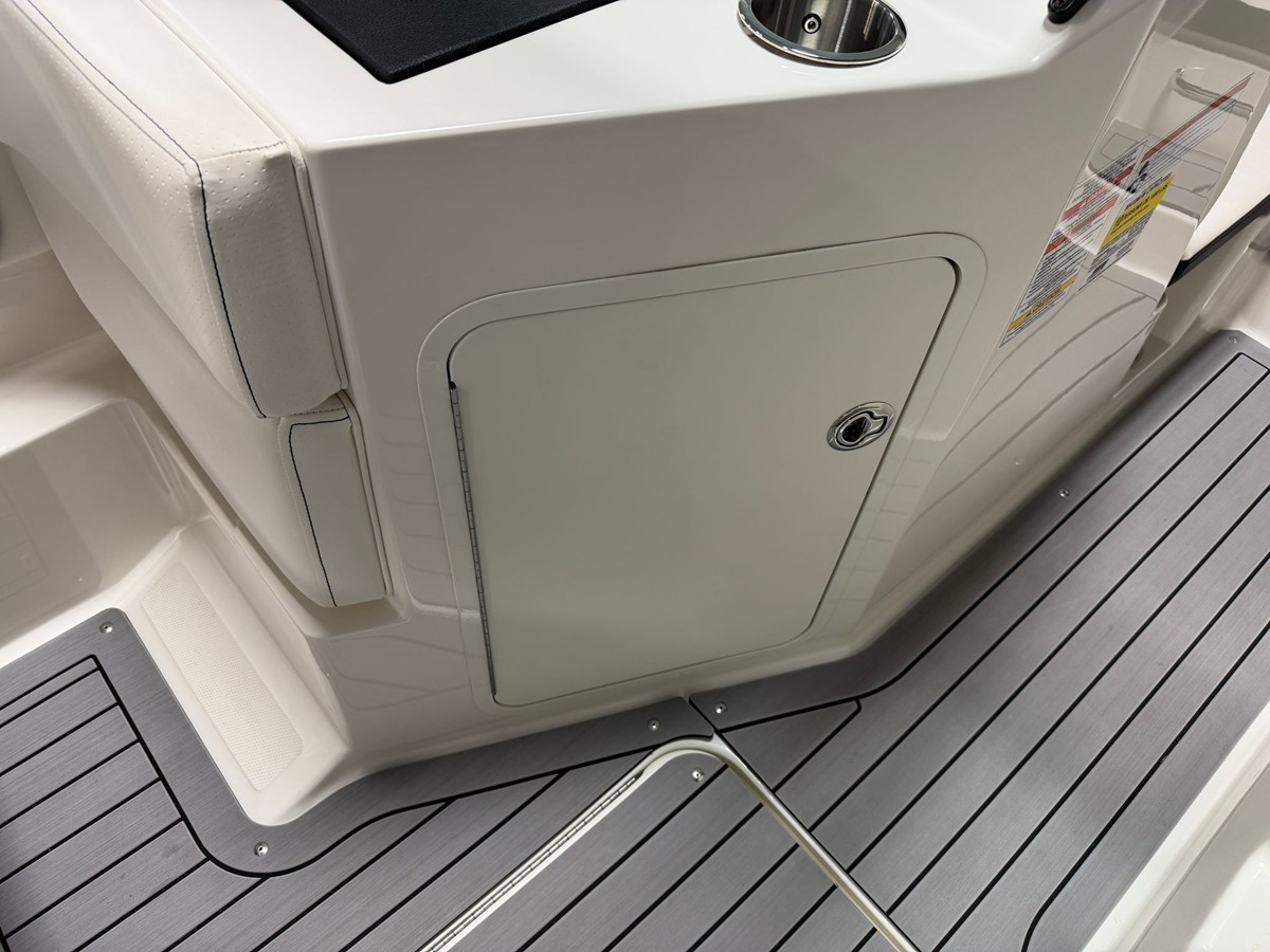 2021 Sea Ray SPX 190 42