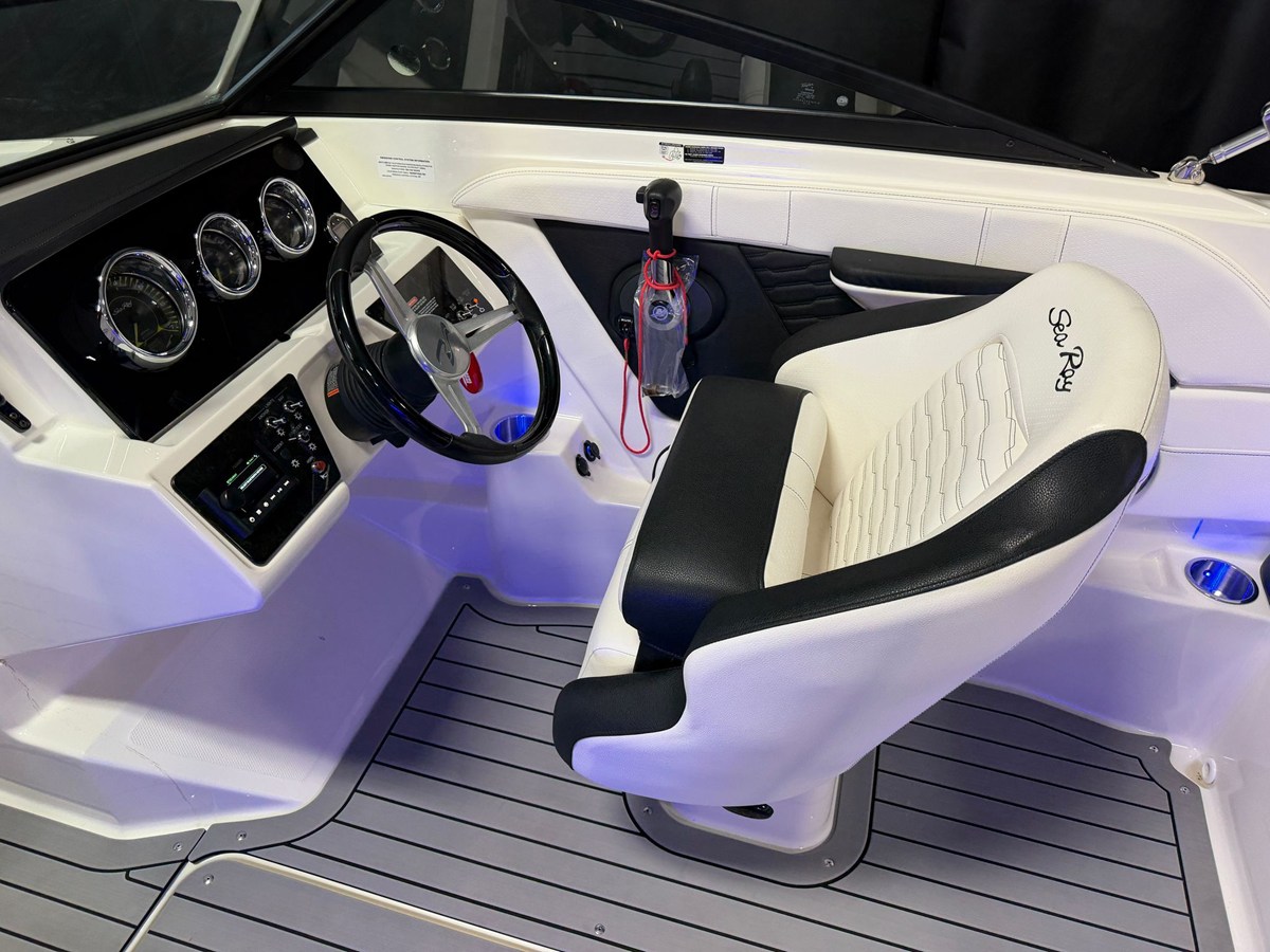 2021 Sea Ray SPX 190 45