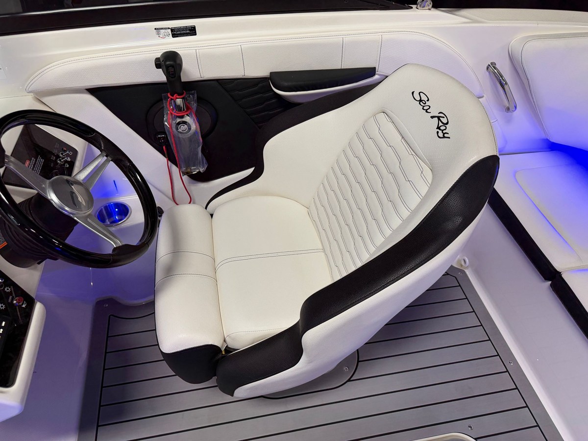 2021 Sea Ray SPX 190 46