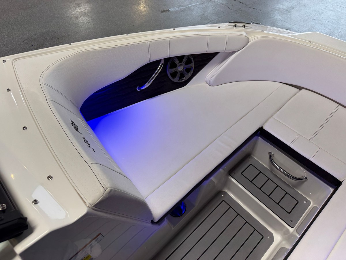 2021 Sea Ray SPX 190 57