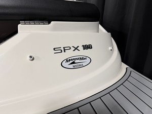 2021 Sea Ray SPX 190 11