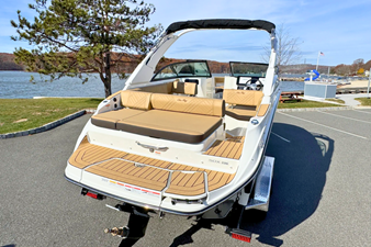 2026 Sea Ray SDX 230 8