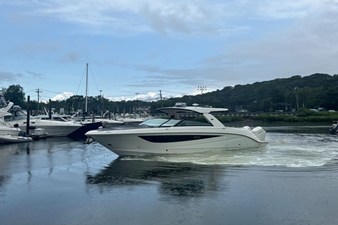 Sea Ray SLX 400 Outboard 0 2026 Sea Ray SLX 400 Outboard 1