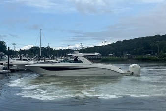 Sea Ray SLX 400 Outboard 1 2026 Sea Ray SLX 400 Outboard 2