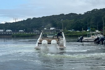 Sea Ray SLX 400 Outboard 3 2026 Sea Ray SLX 400 Outboard 4