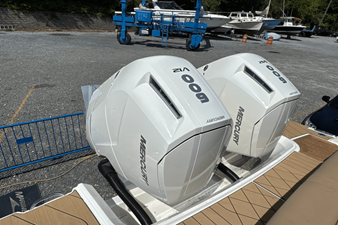 Sea Ray SLX 400 Outboard 4 2026 Sea Ray SLX 400 Outboard 5