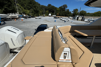 Sea Ray SLX 400 Outboard 9 2026 Sea Ray SLX 400 Outboard 10