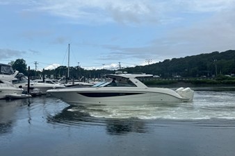 Sea Ray SLX 400 Outboard 66 2026 Sea Ray SLX 400 Outboard 67