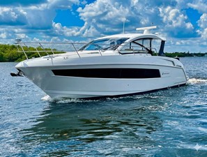 Cruisers Yachts 390 EXPRESS COUPE 1 2016 Cruisers Yachts 390 EXPRESS COUPE 2