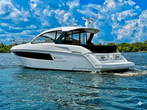 Cruisers Yachts 390 EXPRESS COUPE 2 2016 Cruisers Yachts 390 EXPRESS COUPE 3