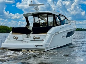 Cruisers Yachts 390 EXPRESS COUPE 3 2016 Cruisers Yachts 390 EXPRESS COUPE 4