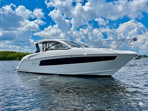 Cruisers Yachts 390 EXPRESS COUPE 5 2016 Cruisers Yachts 390 EXPRESS COUPE 6