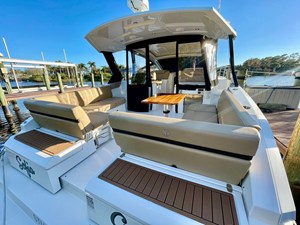 Cruisers Yachts 390 EXPRESS COUPE 8 2016 Cruisers Yachts 390 EXPRESS COUPE 9