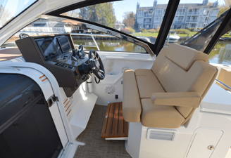 Cruisers Yachts 390 EXPRESS COUPE 13 2016 Cruisers Yachts 390 EXPRESS COUPE 14