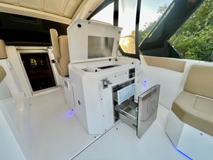 Cruisers Yachts 390 EXPRESS COUPE 18 2016 Cruisers Yachts 390 EXPRESS COUPE 19
