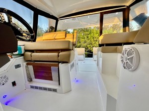 Cruisers Yachts 390 EXPRESS COUPE 19 2016 Cruisers Yachts 390 EXPRESS COUPE 20
