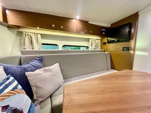 Cruisers Yachts 390 EXPRESS COUPE 24 2016 Cruisers Yachts 390 EXPRESS COUPE 25