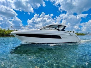 Cruisers Yachts 390 EXPRESS COUPE 43 2016 Cruisers Yachts 390 EXPRESS COUPE 44