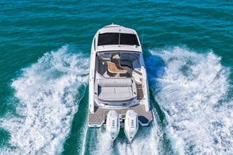 Sea Ray SLX 310 Outboard 4 2026 Sea Ray SLX 310 Outboard 5