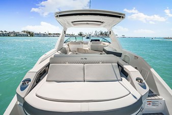 Sea Ray SLX 310 Outboard 13 2026 Sea Ray SLX 310 Outboard 14