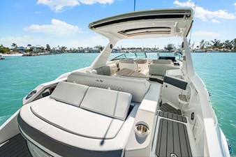 Sea Ray SLX 310 Outboard 14 2026 Sea Ray SLX 310 Outboard 15