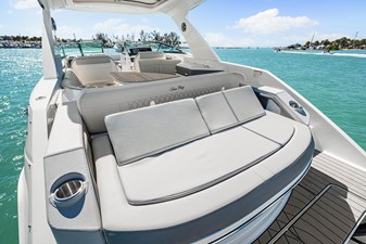 Sea Ray SLX 310 Outboard 17 2026 Sea Ray SLX 310 Outboard 18