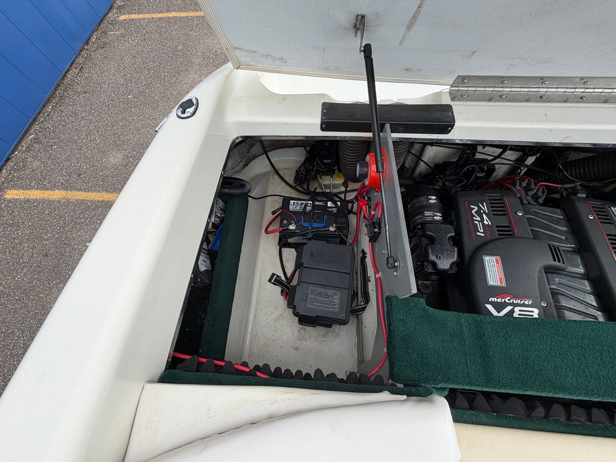 1999 Sea Ray 230 12