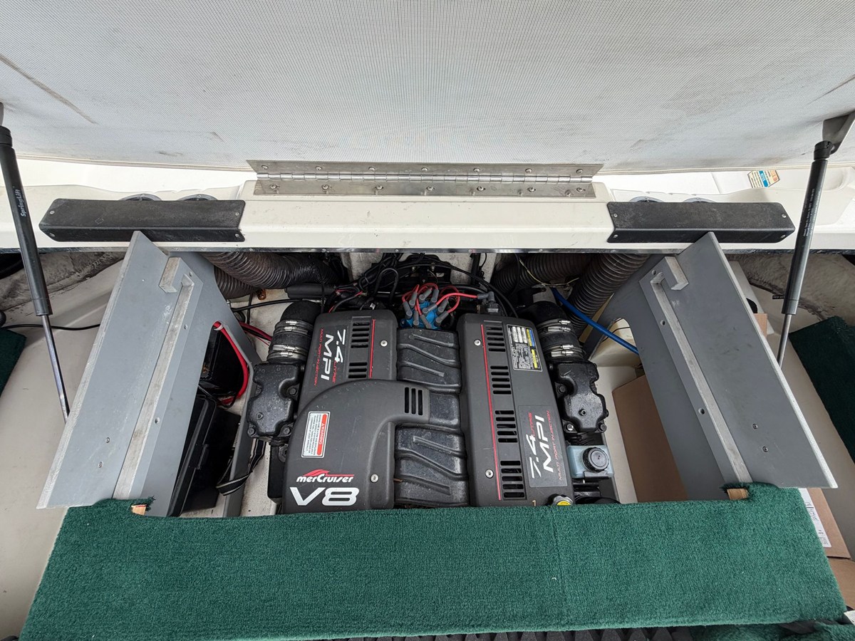 1999 Sea Ray 230 13