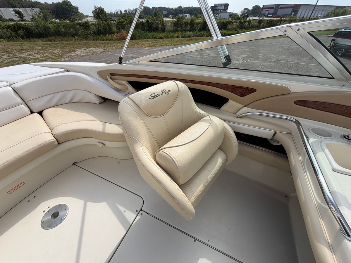 1999 Sea Ray 230 17
