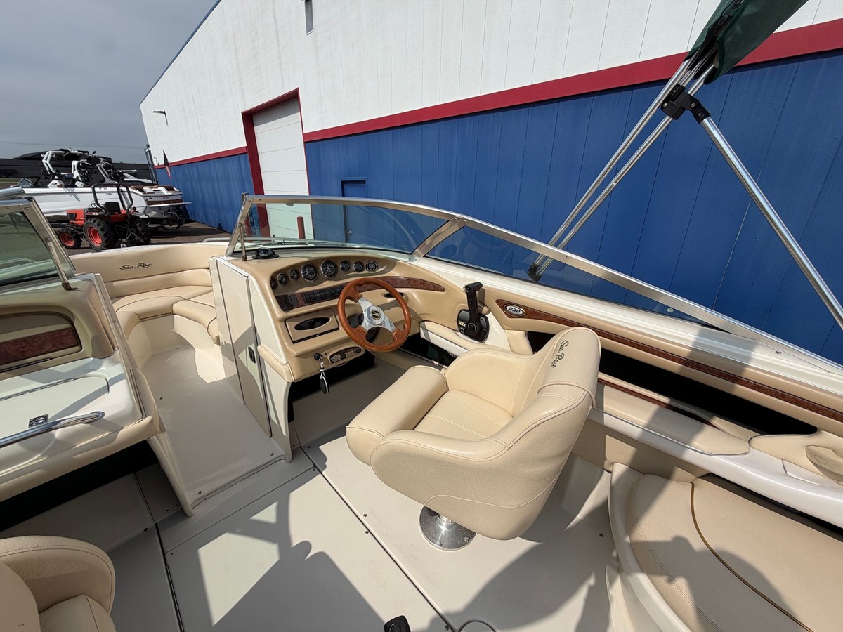 1999 Sea Ray 230 23