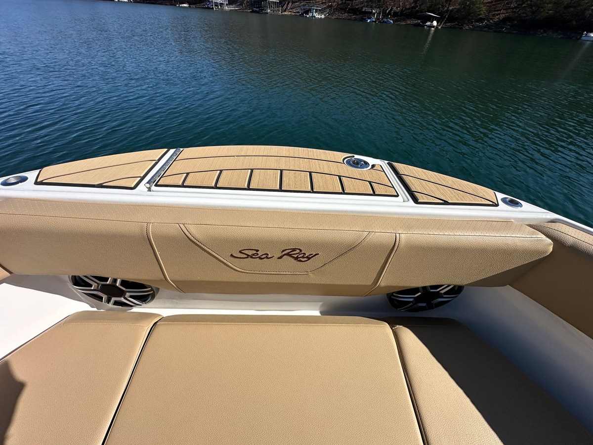2026 Sea Ray SDX 230 15