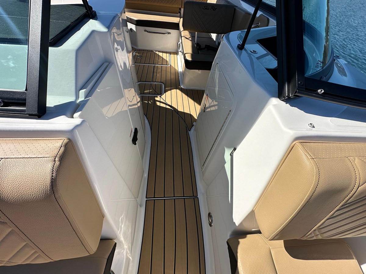 2026 Sea Ray SDX 230 17