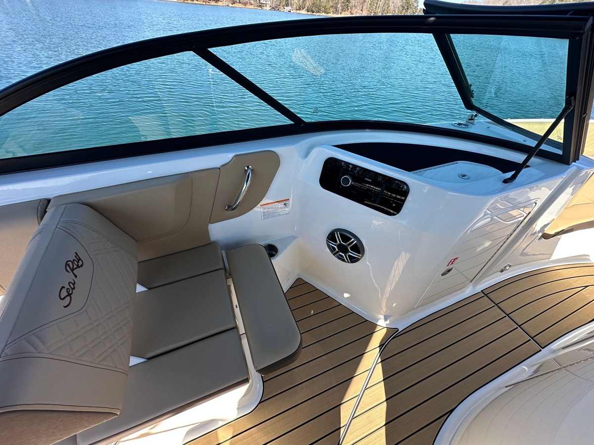 2026 Sea Ray SDX 230 18