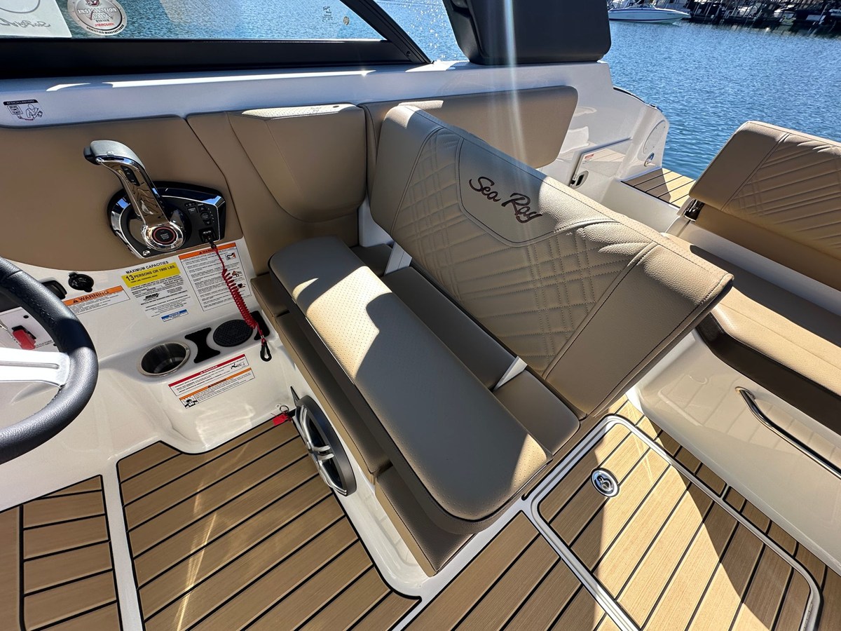 2026 Sea Ray SDX 230 21