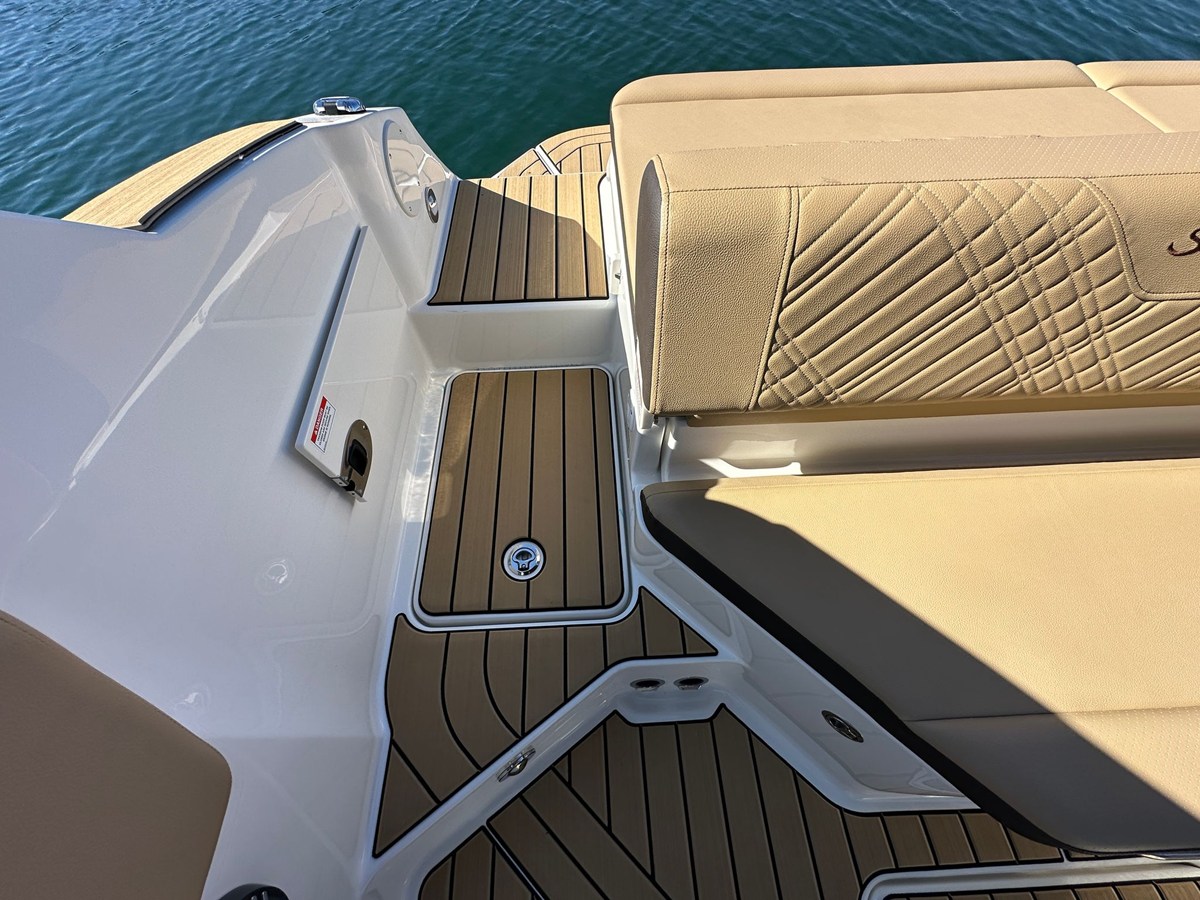 2026 Sea Ray SDX 230 31