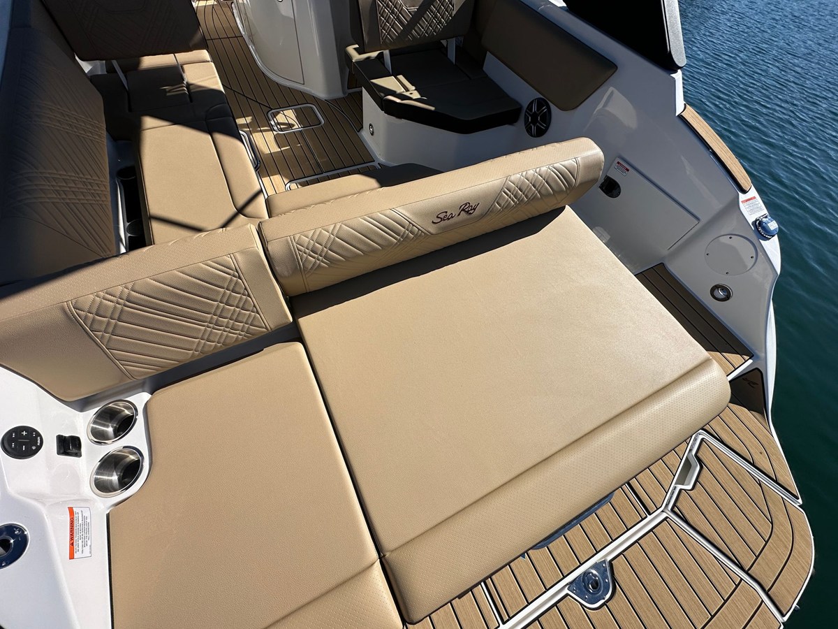 2026 Sea Ray SDX 230 34
