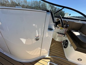 2026 Sea Ray SDX 230 23