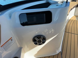 2026 Sea Ray SDX 230 36