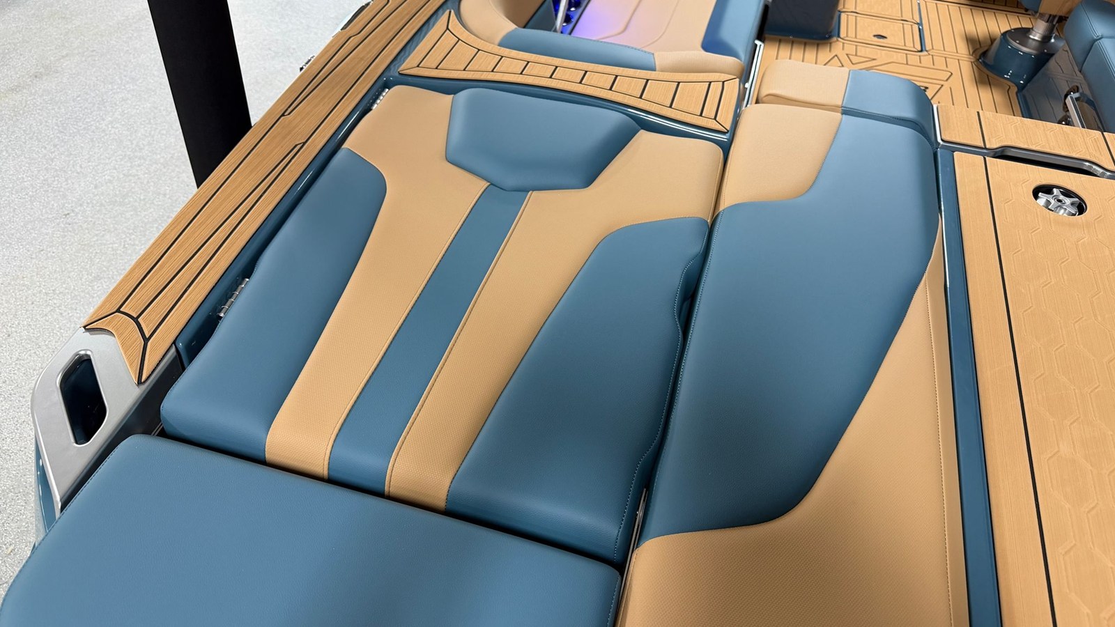 2026 Mastercraft XT23 18