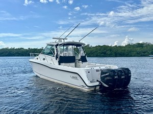 Boston Whaler 345 CONQUEST 10 2012 Boston Whaler 345 CONQUEST 11