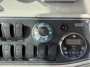 Boston Whaler 345 CONQUEST 17 2012 Boston Whaler 345 CONQUEST 18