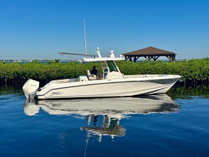 Boston Whaler 330 OUTRAGE 0 2021 Boston Whaler 330 OUTRAGE 1